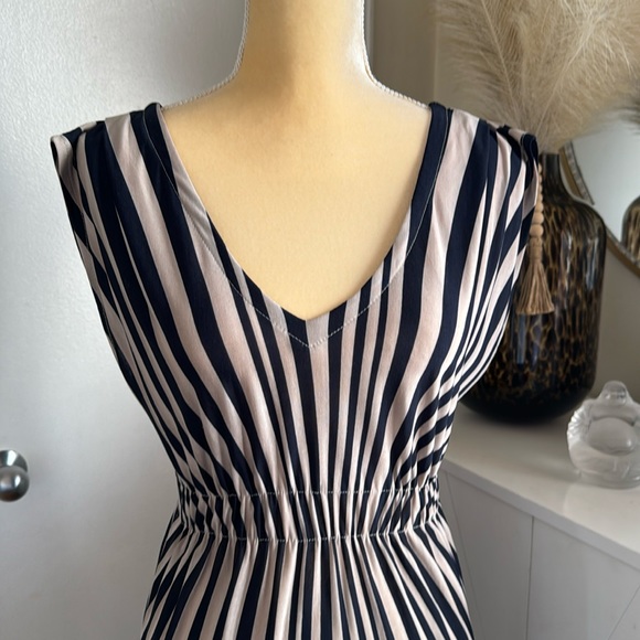 British Brand- Mina UK chevon stripped dress in navy blue and dove grey. - Picture 3 of 10